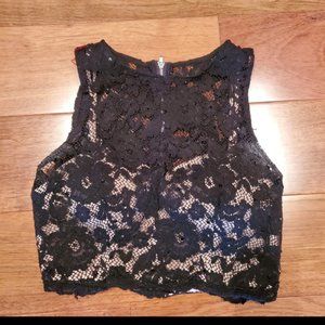 STUNNING LACE CROPPED TOP SZ 2